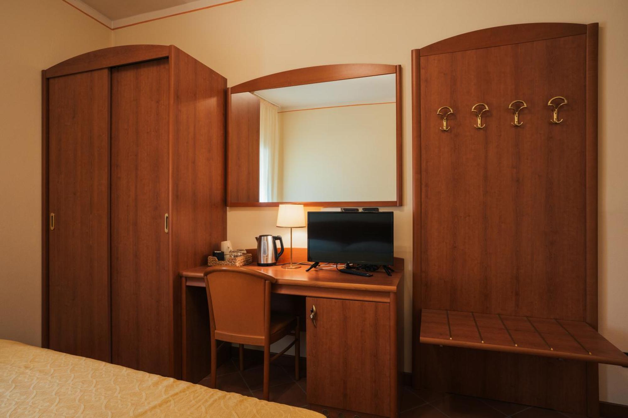 Albergo Cane Dozza Exterior foto