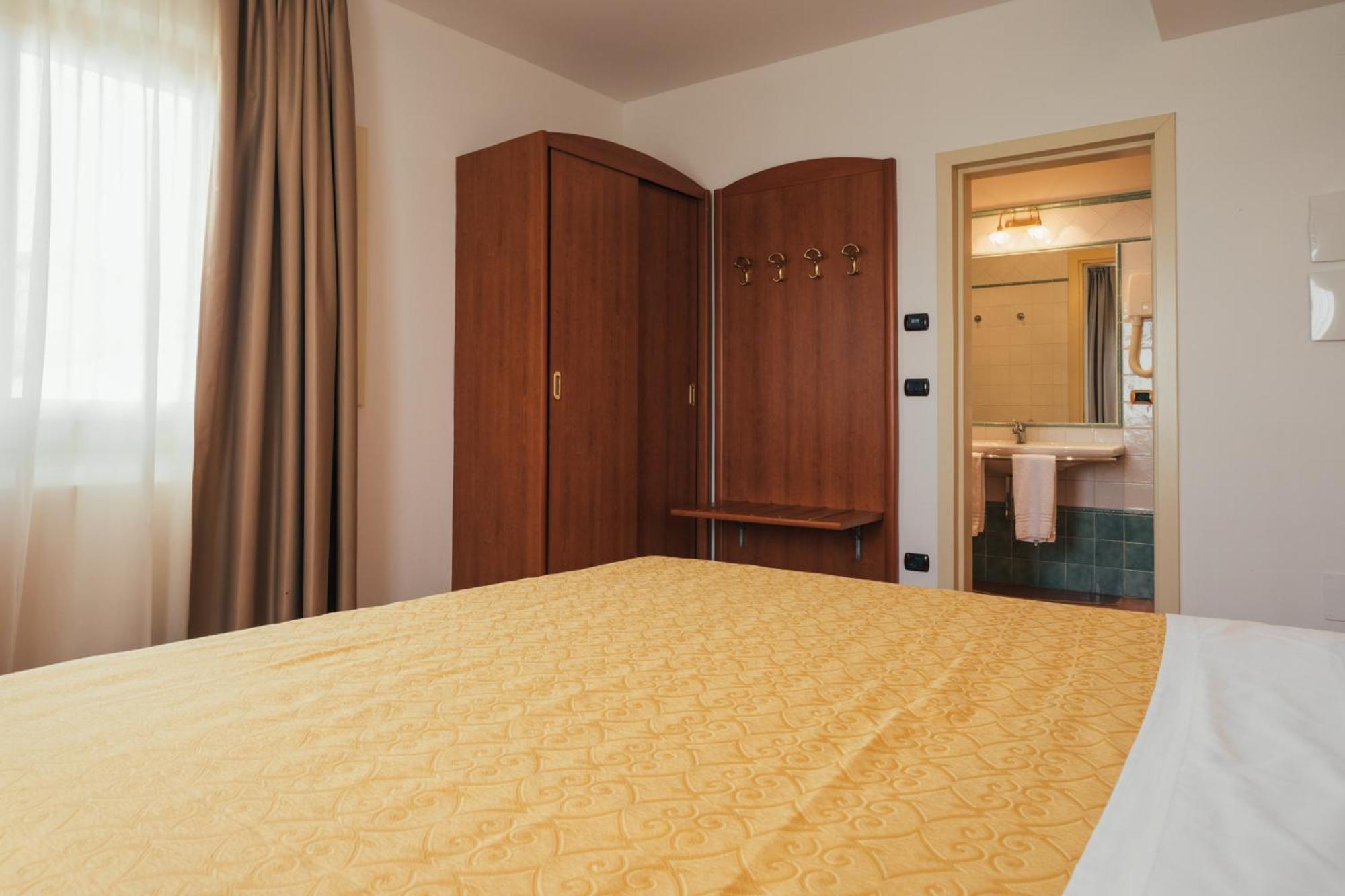 Albergo Cane Dozza Exterior foto