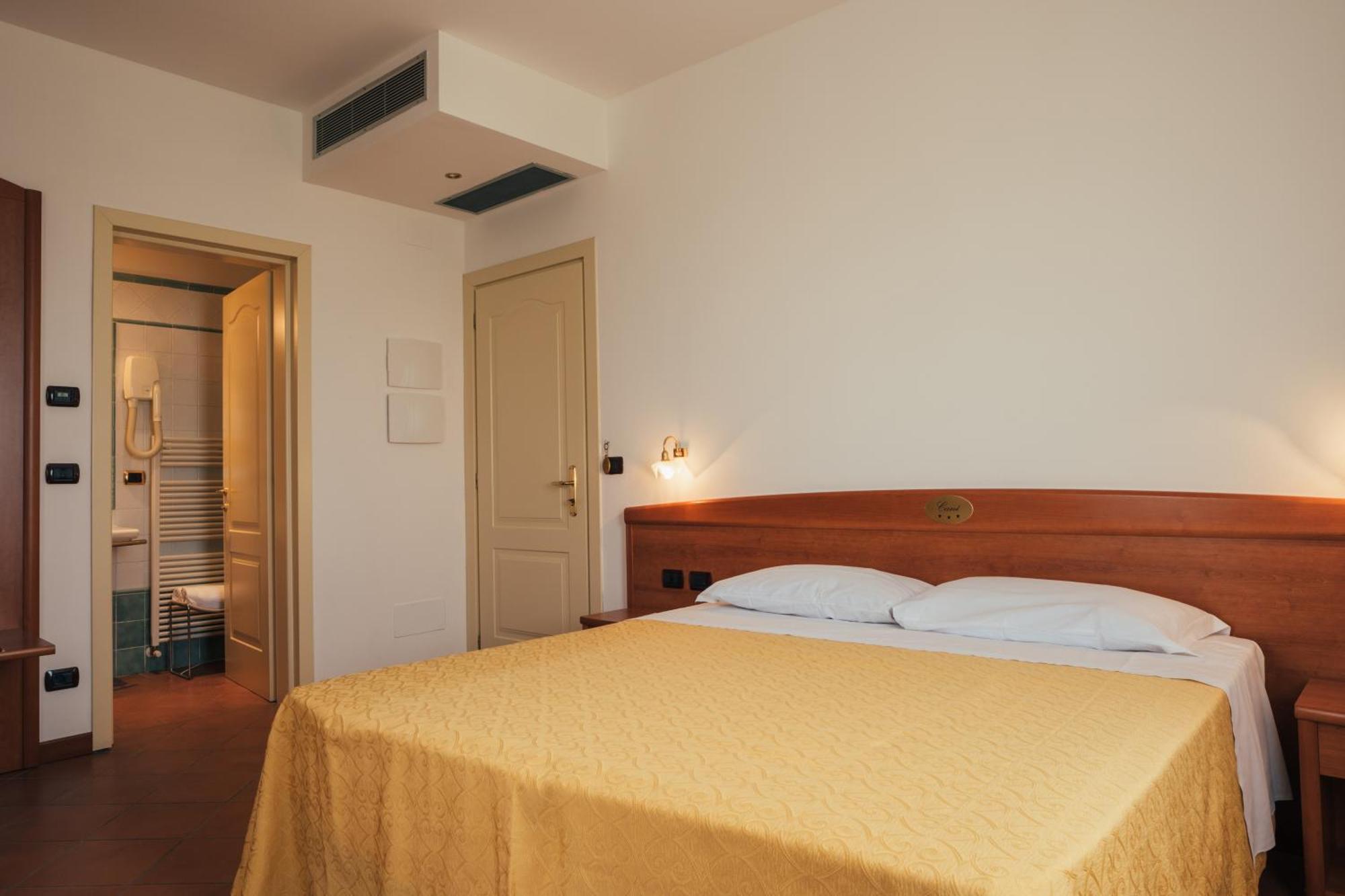 Albergo Cane Dozza Exterior foto