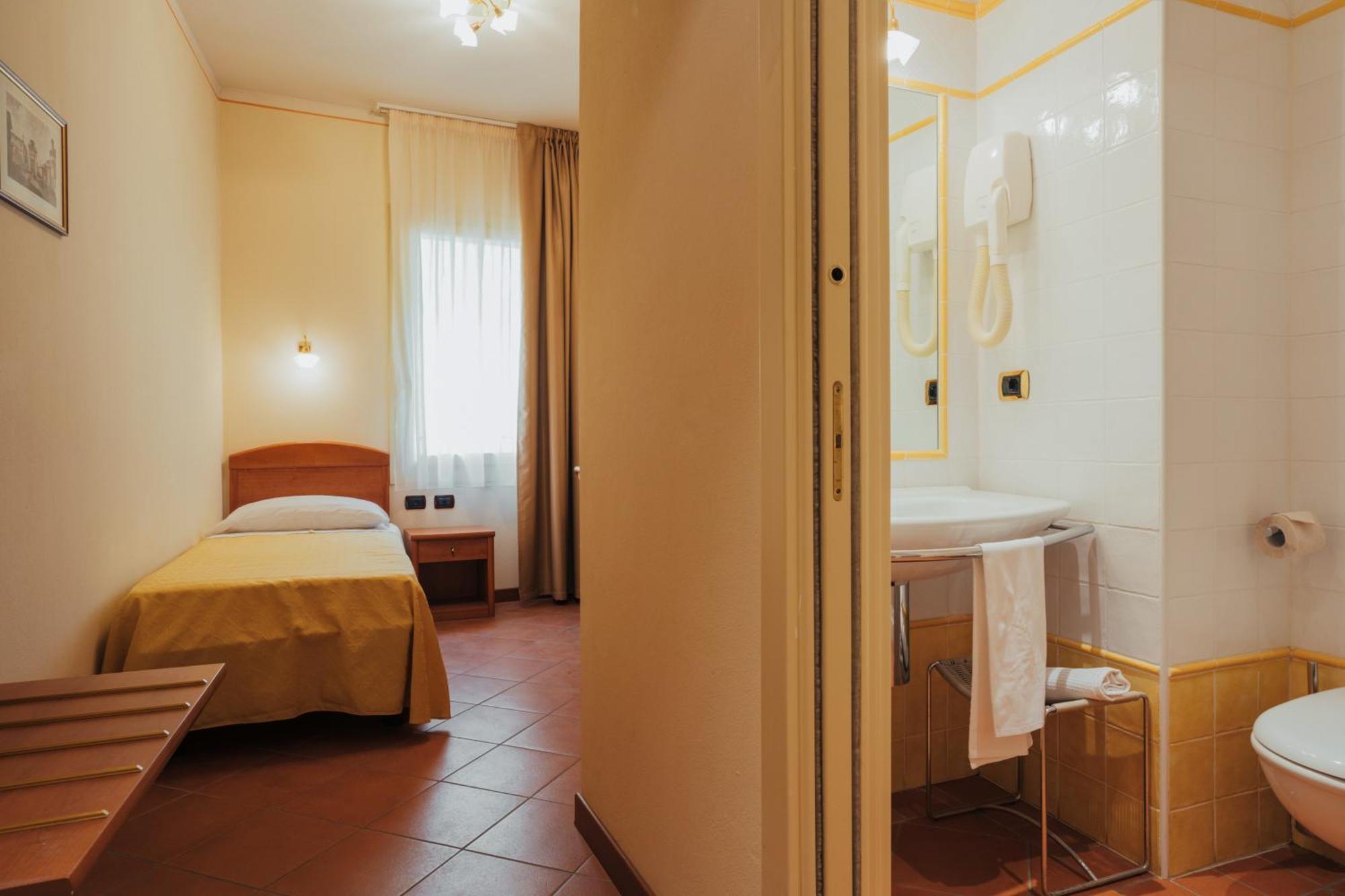 Albergo Cane Dozza Exterior foto
