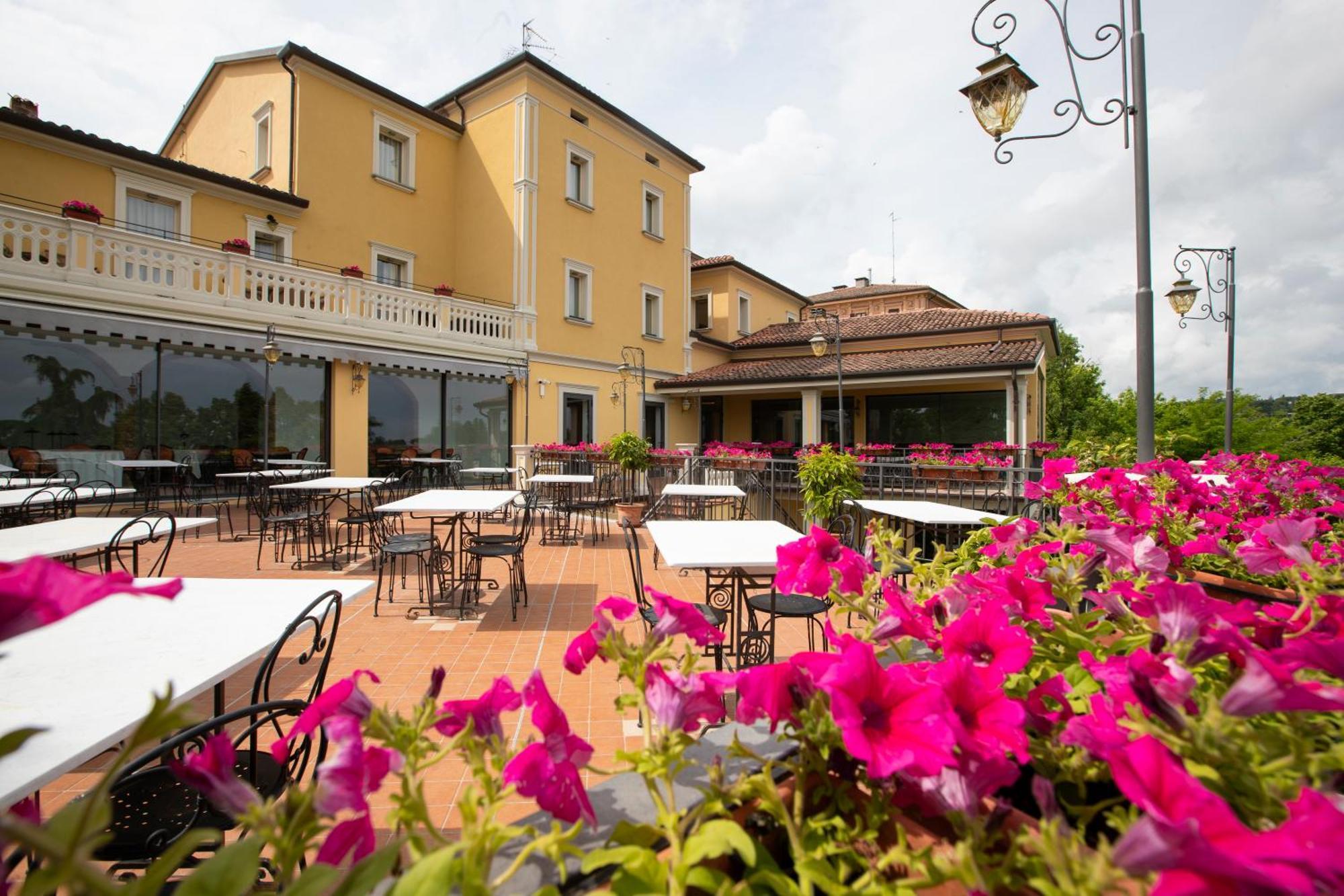 Albergo Cane Dozza Exterior foto