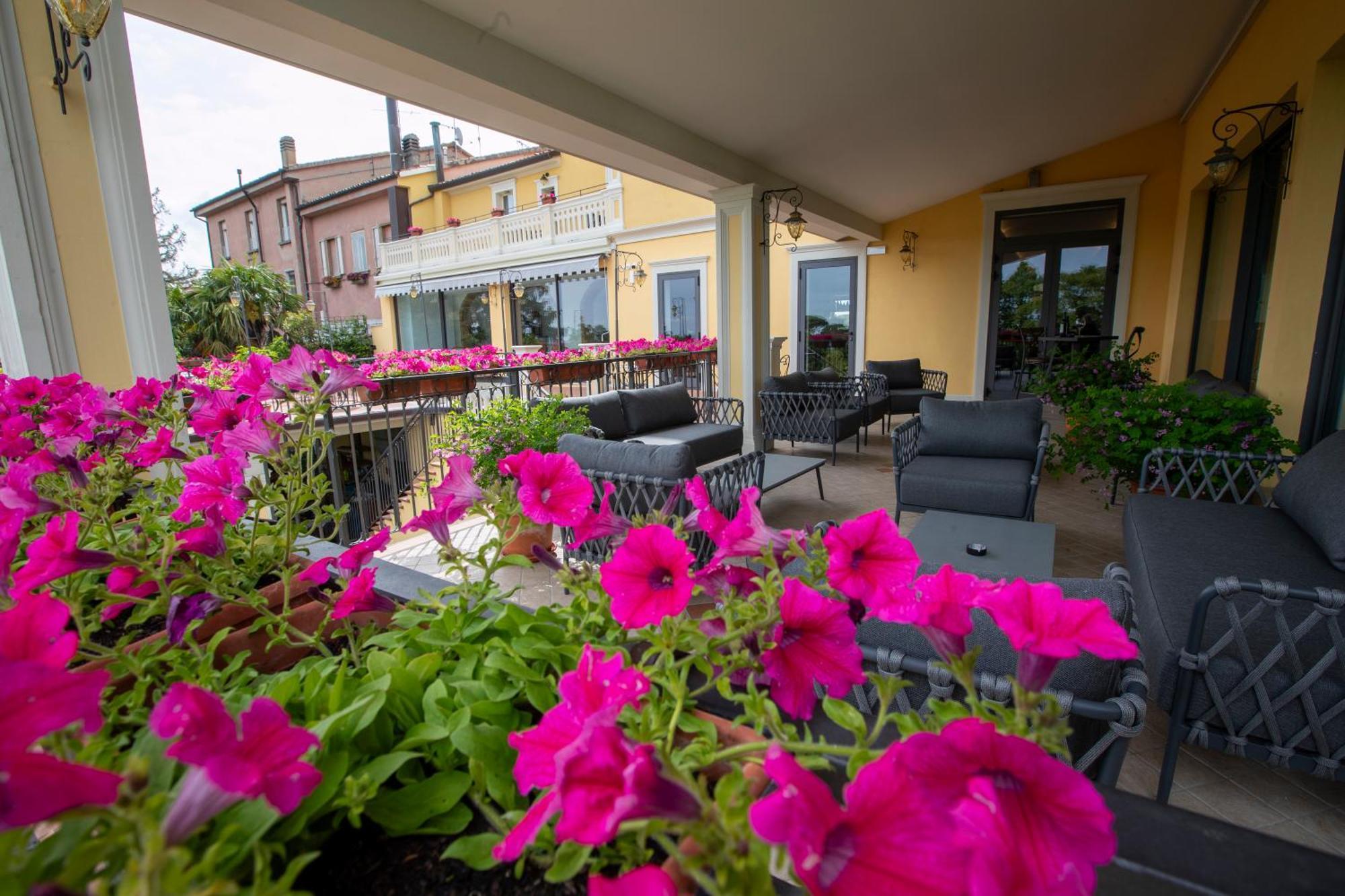 Albergo Cane Dozza Exterior foto